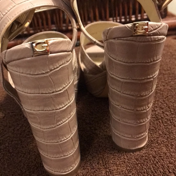 Size 7.5 Guess thick heels - Picture 2 of 4